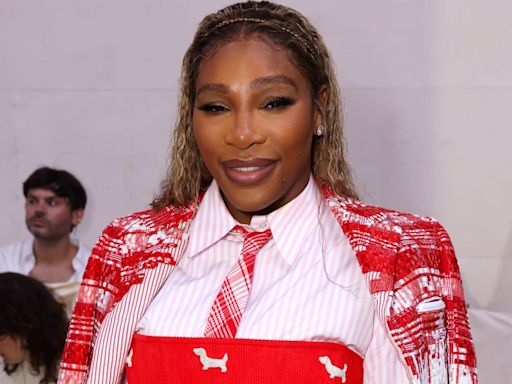 Serena Williams le da un giro divertido y colorido al 'teniscore' para 'Fashion Week'