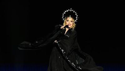 Madonna: les fans qui la poursuivaient en justice pour un retard sur scène, retirent leur plainte