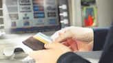 La Policía pide extremar las precauciones en los cajeros bancarios: así es el lector de tarjetas con el que pueden vaciar tu cuenta