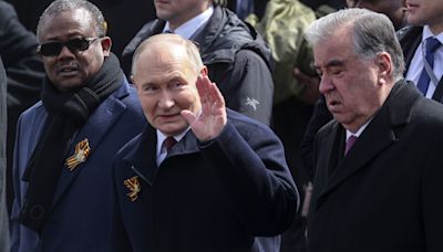 Putin preside en la plaza Roja el desfile del Día de la Victoria sobre la Alemania nazi