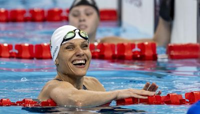 Nadadora Carol Santiago vence de novo e se torna brasileira com mais ouros em Paralimpíadas; Brasil é prata no triatlo