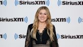 Kelly Clarkson Suffers Wardrobe Malfunction at Atlantic City Show, Forgets Lyrics While Performing