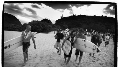 Kelly Slater, Eddie Vedder and the Story Behind a Waimea Bay Moment