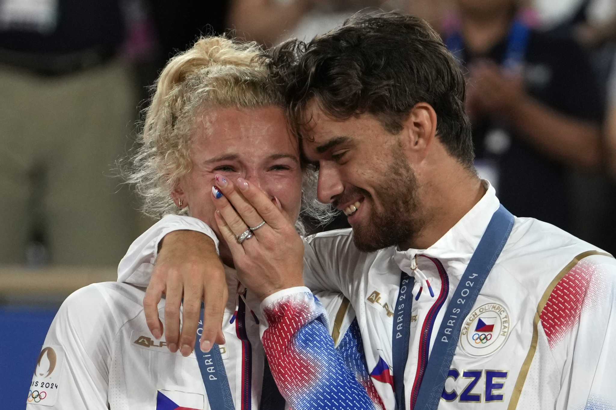 Olympics tennis: Siniakova and Machac win gold but are keeping their relationship status secret