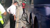 旺角巴士撞單車捲車底 單車男僅手腳擦傷 （組圖）（影片）