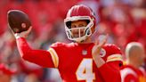 Chad Henne steps in for Patrick Mahomes, Chiefs fans chant his name after 98-yard TD drive vs. Jaguars