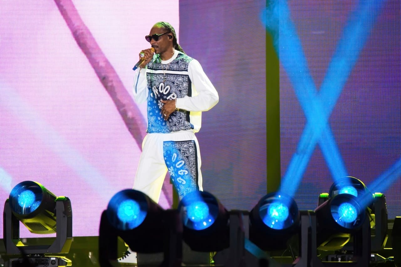Snoop Dogg becomes title sponsor of the Arizona Bowl
