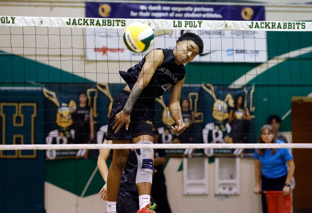 Long Beach Poly boys volleyball advances to D3 semifinals with big win over Fountain Valley