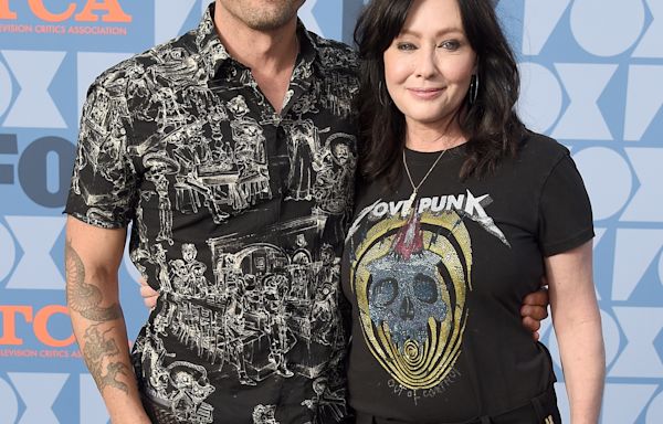 Brian Austin Green Jokingly Refuses to Give ‘Details’ About Shannen Doherty Fling to ‘Charmed’ Cast