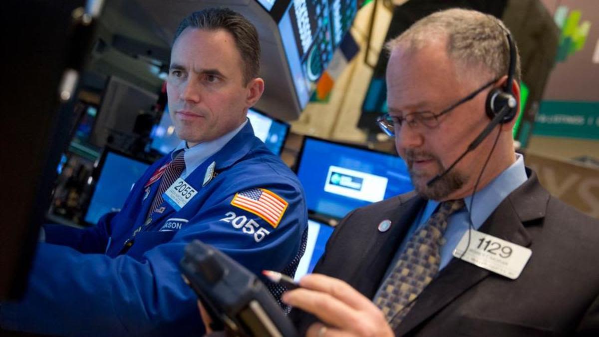 Stock Market Today: Stocks rebound from tech bubble worries as GDP impresses