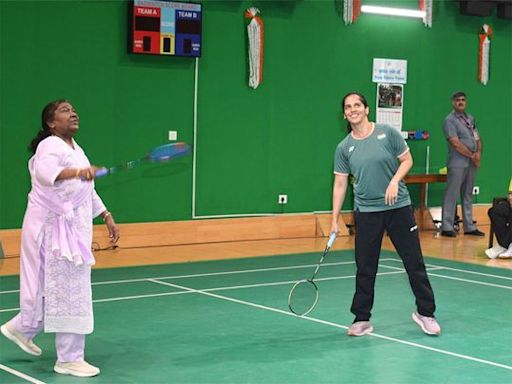 Indian President Droupadi Murmu plays badminton with Saina Nehwal, video goes viral