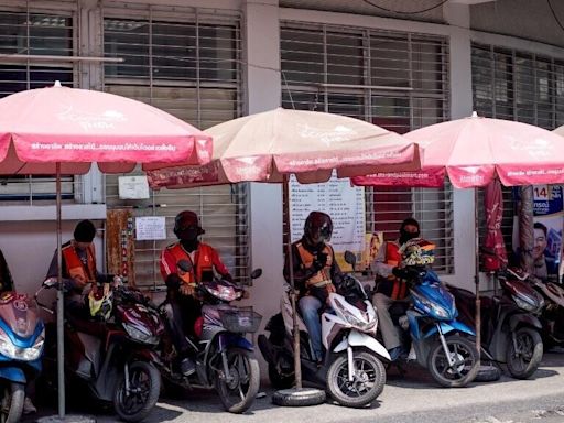 Ola de calor en Tailandia: los mototaxis de Bangkok, en primera línea