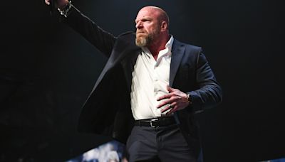 Triple H Welcomes Legendary WWE Hall Of Famer To Raw For The First Time In 15 Years - Wrestling Inc.