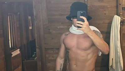 Michael Clarke shares a shameless shirtless thirst trap selfie