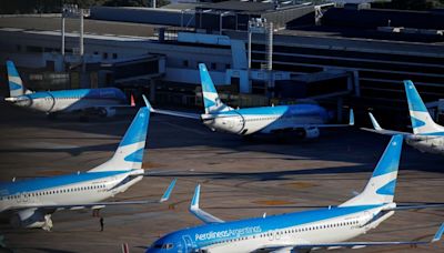 Argentina lanza desregulación del transporte aéreo para atraer aerolíneas extranjeras