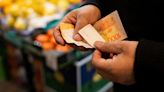 Inflación de junio: se desaceleran los precios de los alimentos y el Gobierno aprovecha para subir tarifas