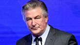 Abogados de Alec Baldwin piden nuevamente que se desestime su juicio por el tiroteo mortal en “Rust”