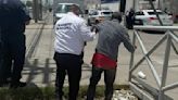 Hombre intenta saltar de puente vehicular en el sector Oriente de Torreón