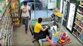 Video: un hombre estranguló a una cajera de supermercado durante un asalto | Mundo