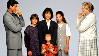 Sally Field Reveals Robin Williams Helped Her on 'Mrs. Doubtfire' Set After Her Father's Death