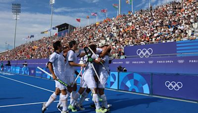 España se levanta ante la campeona del mundo