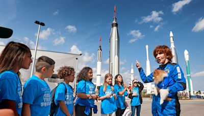 Florida couple seeks student journalists to cover return trip to space