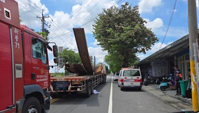 台南死亡車禍！曳引車右轉輾過直行老翁 「連人帶車遭拖行」慘死輪下 | 蕃新聞