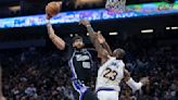 Monk brilla en tiempo extra y los Kings se imponen 132-127 a los Lakers