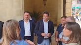 La Plataforma por la reversión del Vinalopó aborda a Mazón en Elche para trasladarle sus reivindicaciones