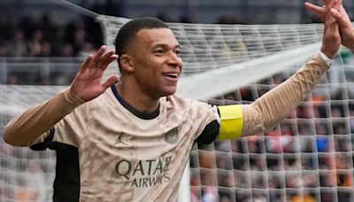 Kylian Mbappé dejó al PSG a un paso del título de la Ligue 1: de su fabuloso gol de taco a una asistencia con caño incluido