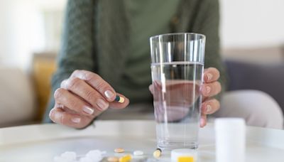 Medicamentos comuns para refluxo, como omeprazol, são ligados a novo efeito colateral