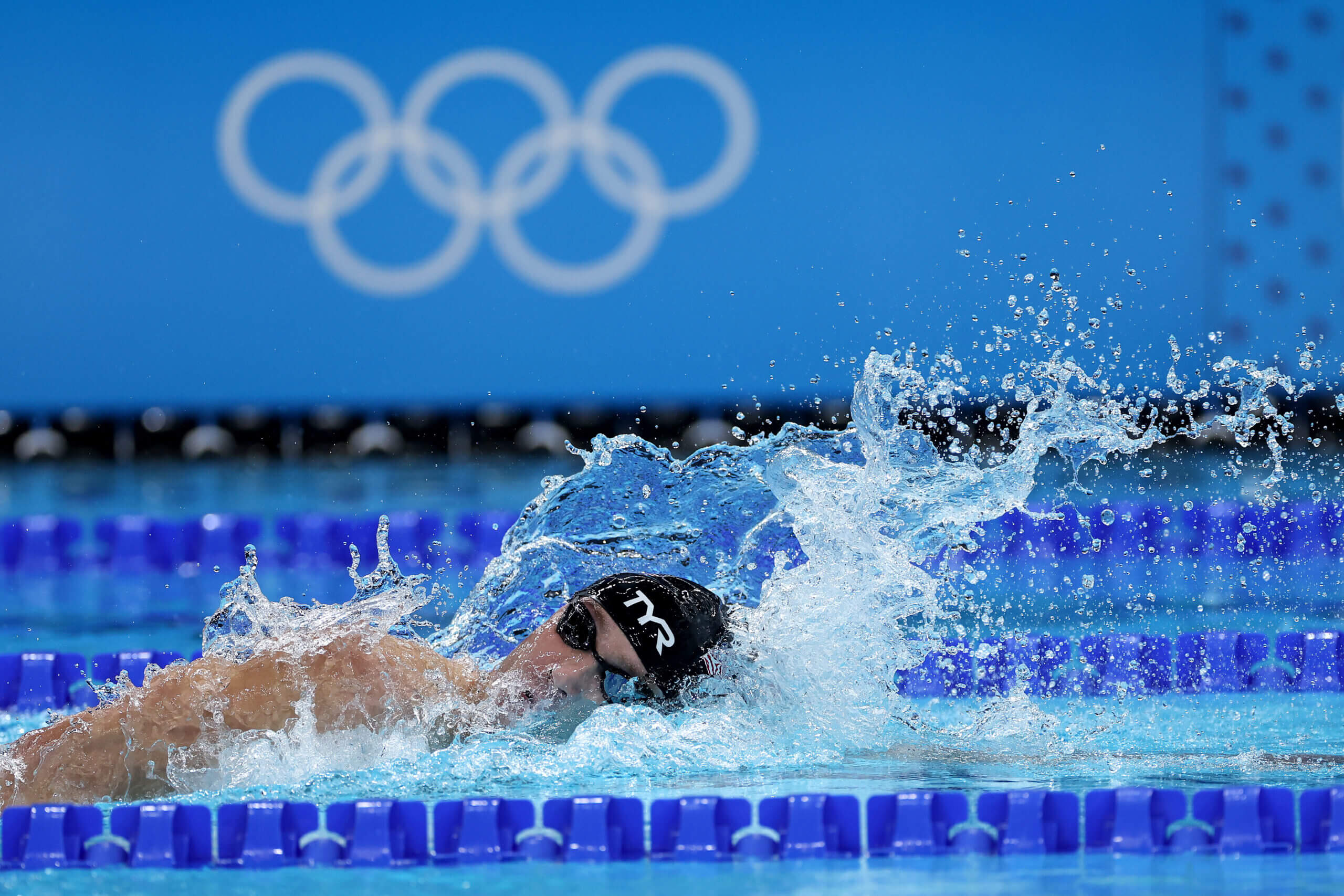 Bobby Finke sets world record, wins gold in 1500-meter freestyle