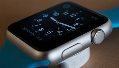 Apple Watch Saves Elderly Woman’s Life By Detecting Irregular Heartbeat, Prompting Timely Medical Intervention