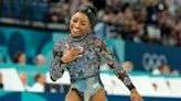 Jonathan Owens supports Simone Biles from home during Olympic qualifications