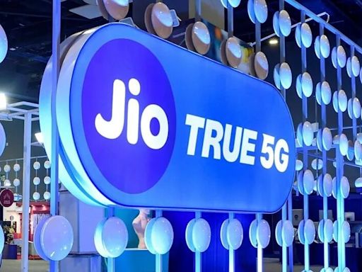 Reliance Jio free recharge: New WhatsApp scam trying to 'gift' freebies for Ambani wedding