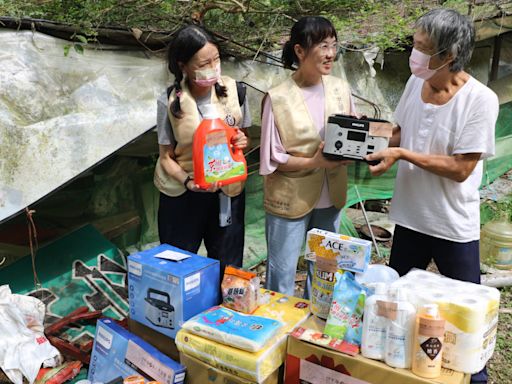 山頂奇人 帆布遮身沒電度過15寒暑 社會局媒合道家人文 贈太陽能發電器 | 蕃新聞