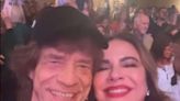 Luciana Gimenez posa com Mick Jagger na colação de grau de Lucas; veja