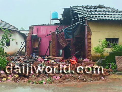 Udupi: Heavy rain causes house collapse in Kattegudde