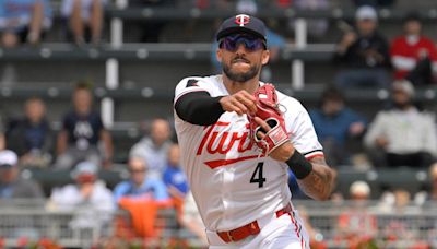 Twins stave off Royals' ninth-inning comeback