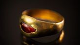 Lujo milenario: así es el anillo de oro que desenterraron en Jerusalén y que data de hace 2300 años