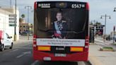 València celebra el décimo aniversario de la proclamación del Rey Felipe VI con banderas de España y su foto hasta en los autobuses de la EMT