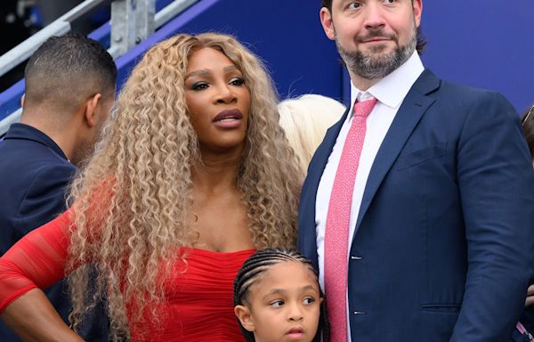 Serena Williams' Husband Alexis Ohanian Aces Role as Her "Personal Umbrella Holder" - E! Online