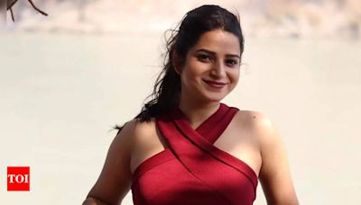 Exclusive - Hina Bajpai on her bond with the cast of Dahej Daasi: I have a special bond with Sayantani di; she considers me her younger sister and calls me "Chutki" - Times of India
