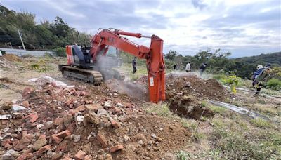 無良業者寶山鄉「造山」營建廢棄物「填平」3樓高山谷 不法獲利1.5億元