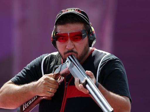 Alberto Fernández acaba la primera jornada a un plato de puestos de finalista