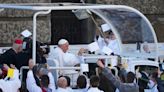 Fieles acuden al Danubio para la misa del papa en Hungría