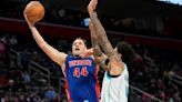 Bogdanovic y Duren ayudan a Pistons a vencer 113-106 a Hornets