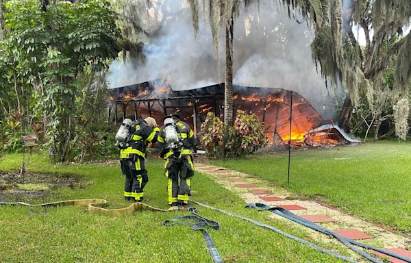 Lightning strike ignites large shed in Palmetto