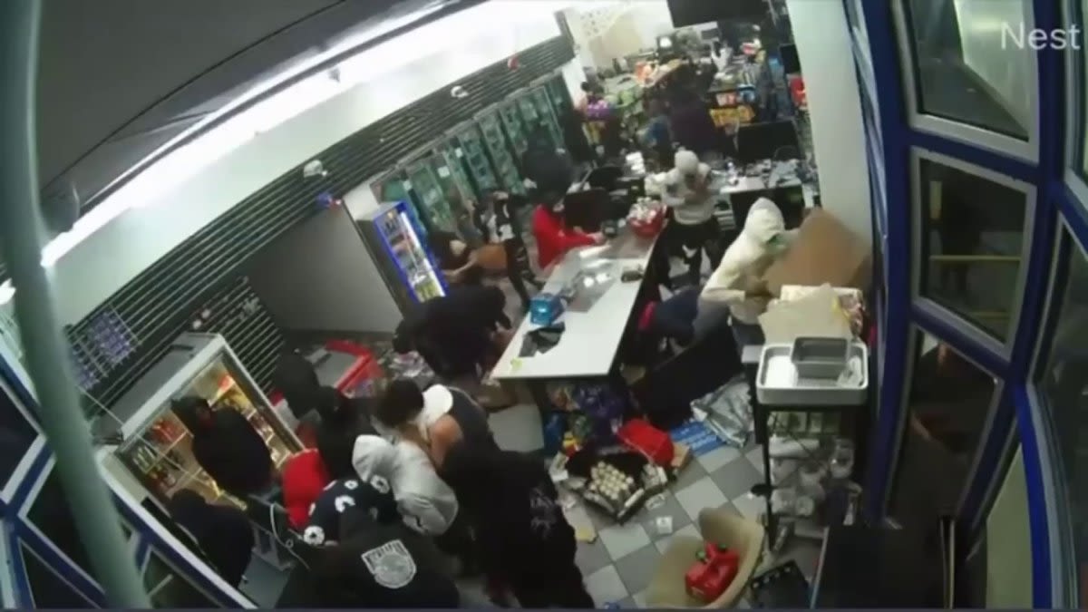 Oakland gas station falls victim to flash mob robbery