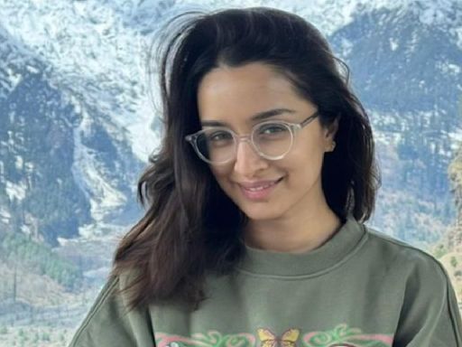 Shraddha Kapoor's viral VIDEO breaking walnuts with phone sparks crazy reactions online